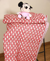 Laal Machli Seamless Red Baby Quilt - Moriyo Decor